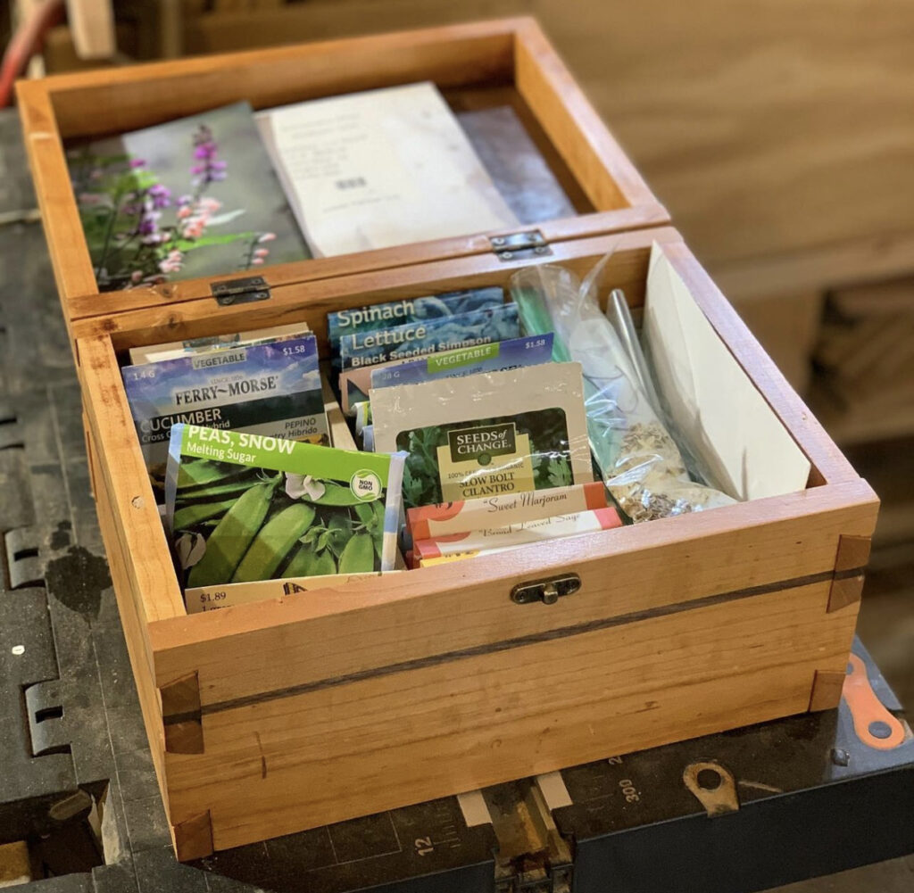 store Seeds - Small Wooden Chest